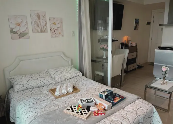 Azure Staycation By Leojen Apartahotel